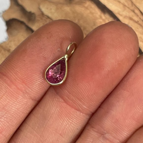 1.2CT Natural Hot Neon Pink Tourmaline Pear Shape Solid 14K Yellow Gold Pendant - Picture 3 of 5
